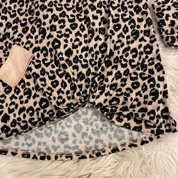 Leopard print | Top - Picture 4 of 16